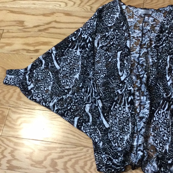 M Cover Charge black boho groovy geometric print wrap with sleeves - Picture 8 of 12